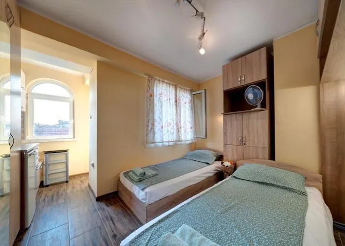 Funny-gunny To The Sea Garden Daire *